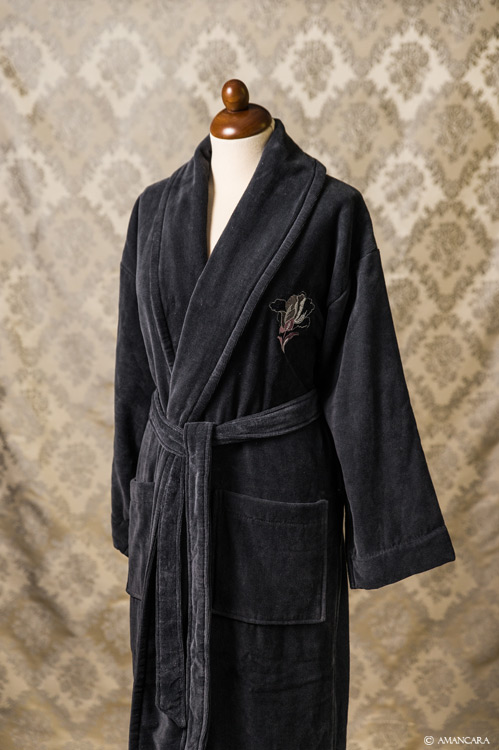 BLACK PEARL BATHROBE